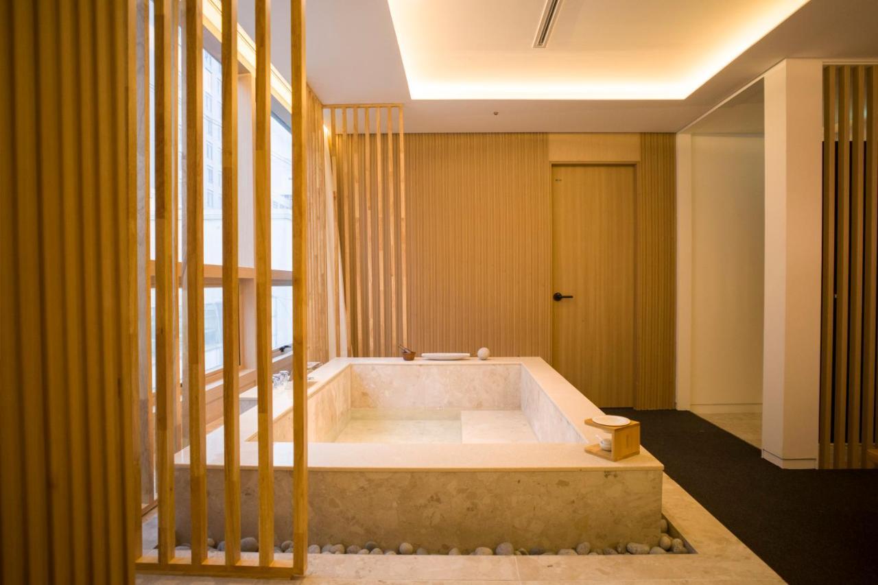 Uh Suite The Myeongdong Szöul Kültér fotó