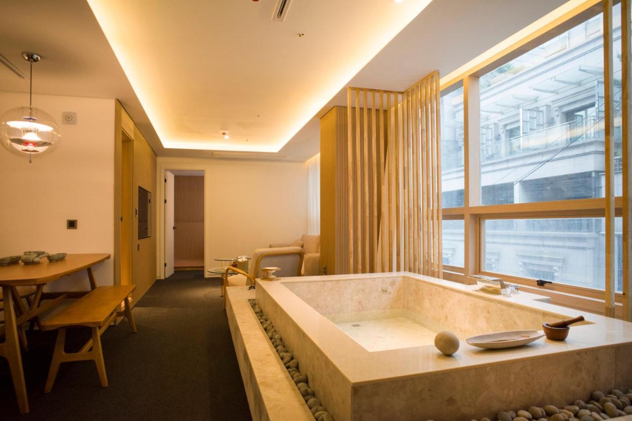 Uh Suite The Myeongdong Szöul Kültér fotó