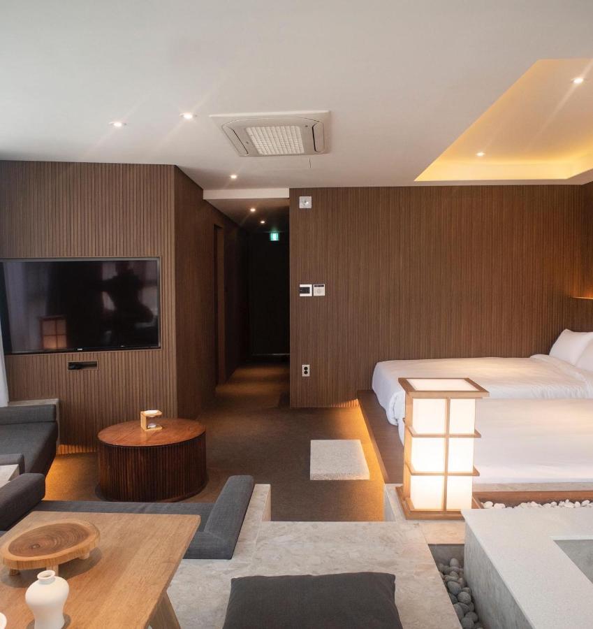 Uh Suite The Myeongdong Szöul Kültér fotó