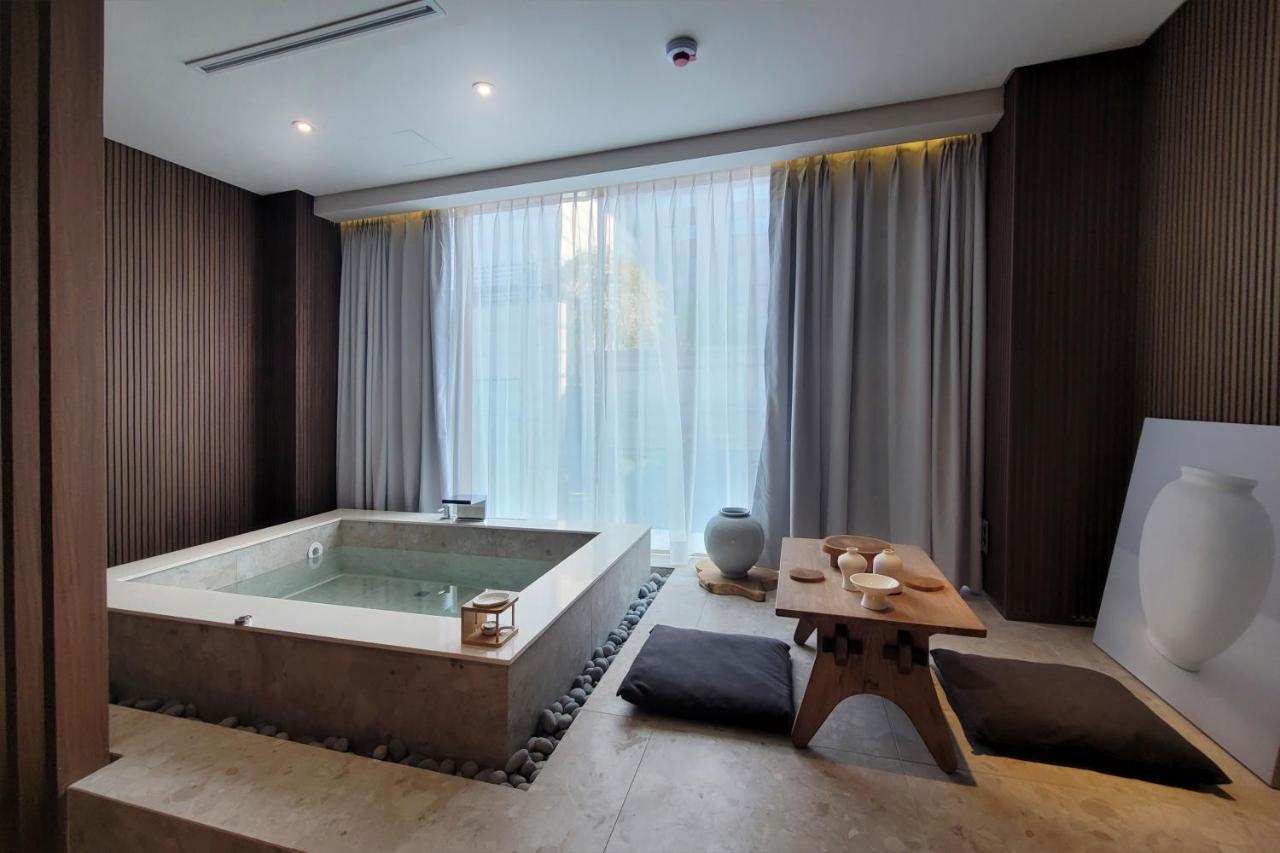 Uh Suite The Myeongdong Szöul Kültér fotó