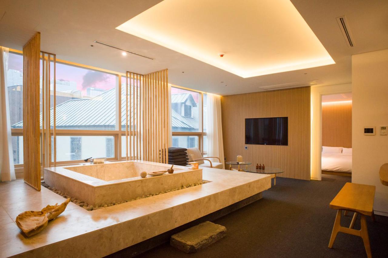 Uh Suite The Myeongdong Szöul Kültér fotó