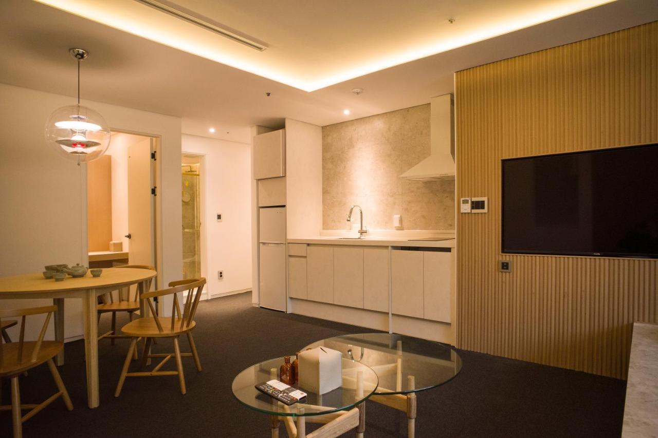 Uh Suite The Myeongdong Szöul Kültér fotó