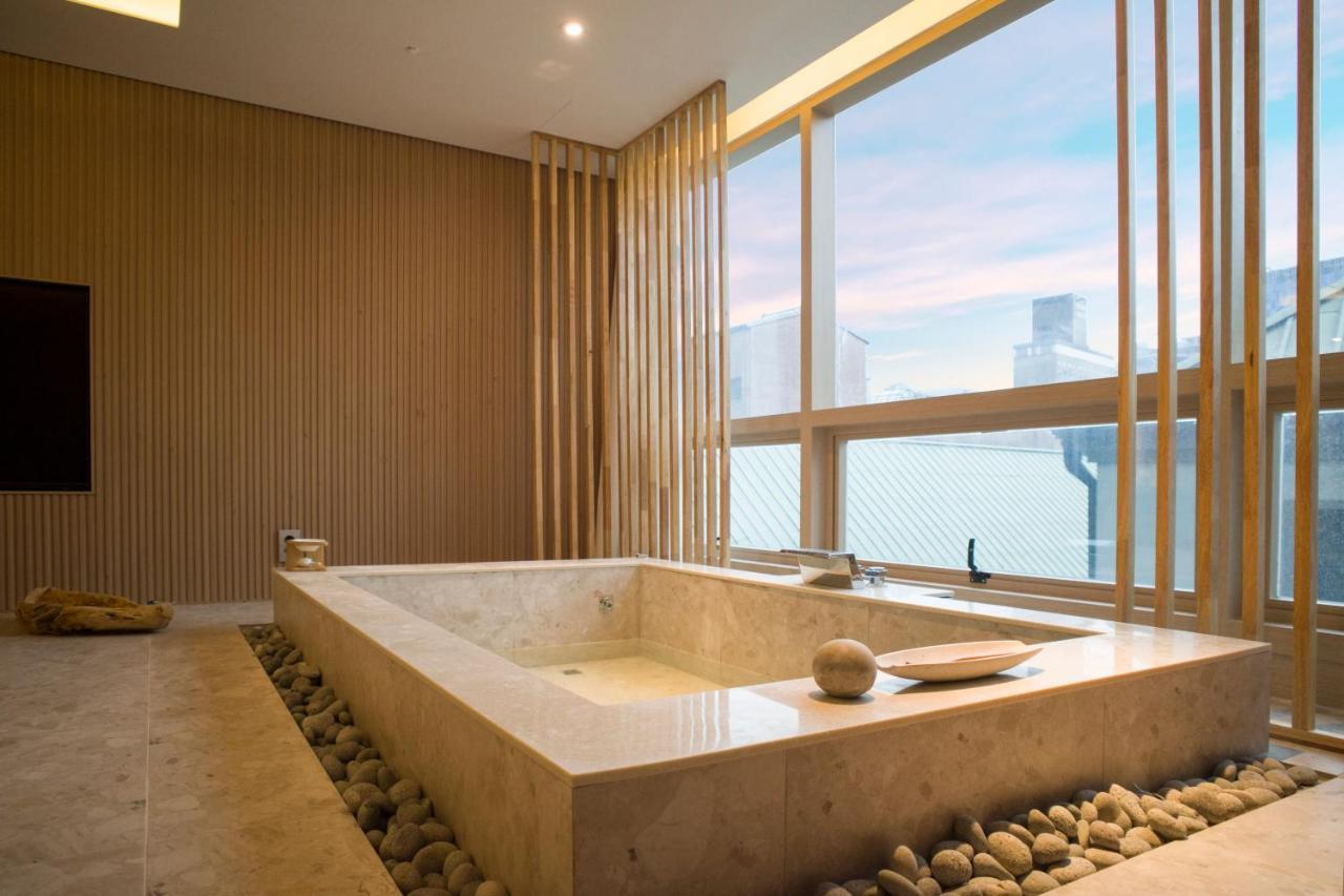 Uh Suite The Myeongdong Szöul Kültér fotó