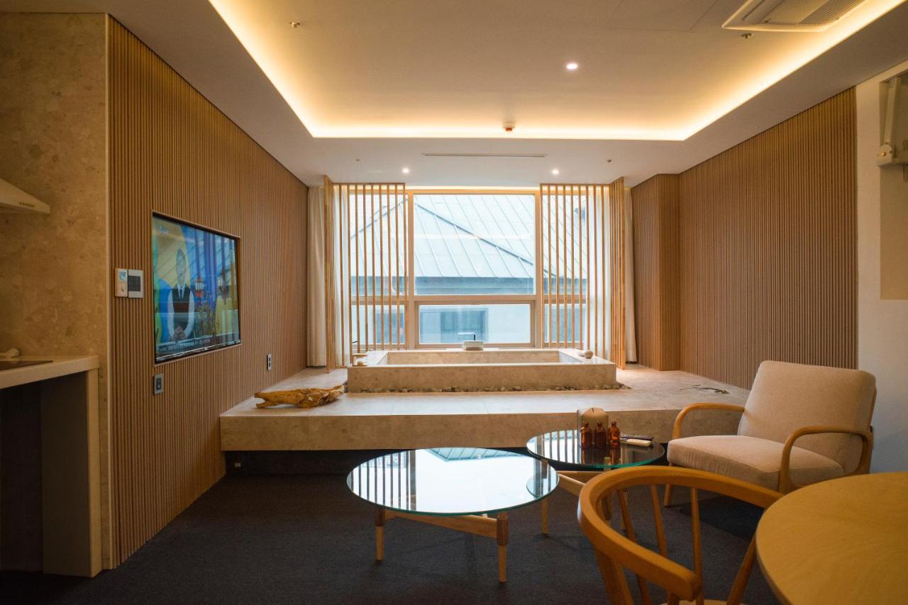 Uh Suite The Myeongdong Szöul Kültér fotó