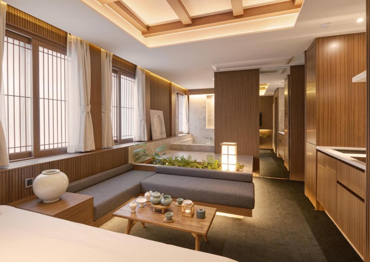 Uh Suite The Myeongdong Szöul Kültér fotó