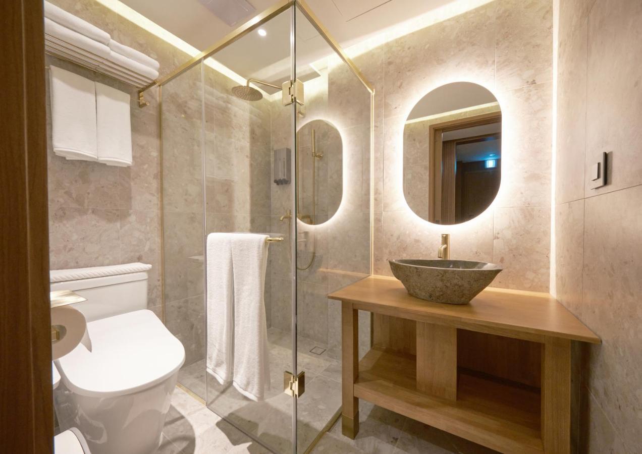 Uh Suite The Myeongdong Szöul Kültér fotó