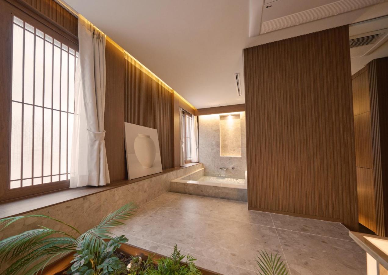Uh Suite The Myeongdong Szöul Kültér fotó