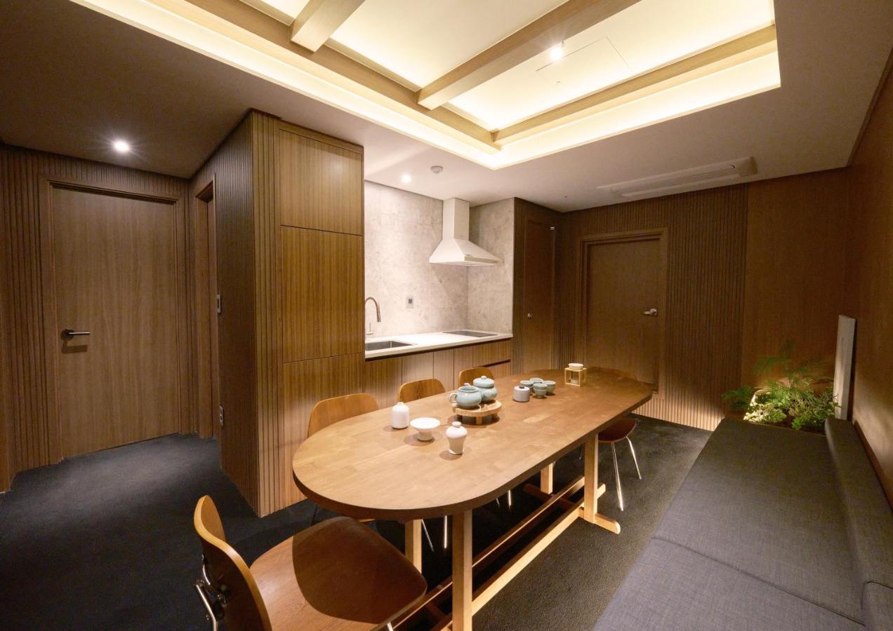 Uh Suite The Myeongdong Szöul Kültér fotó
